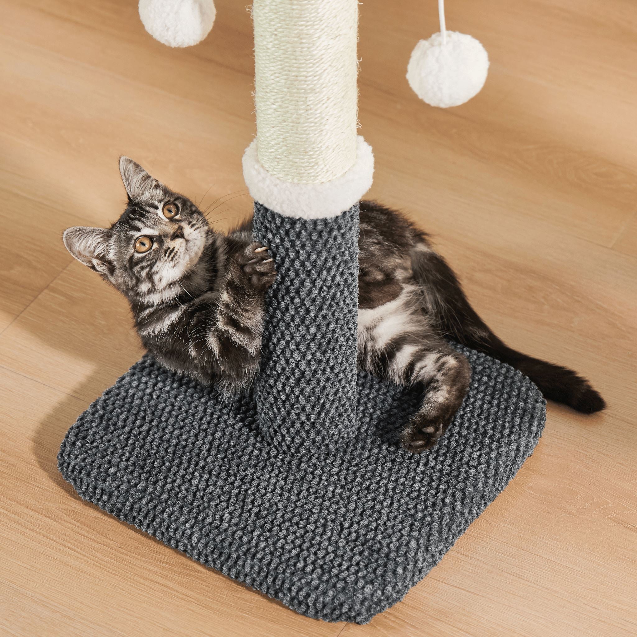 Sisal cat scratching clearance post